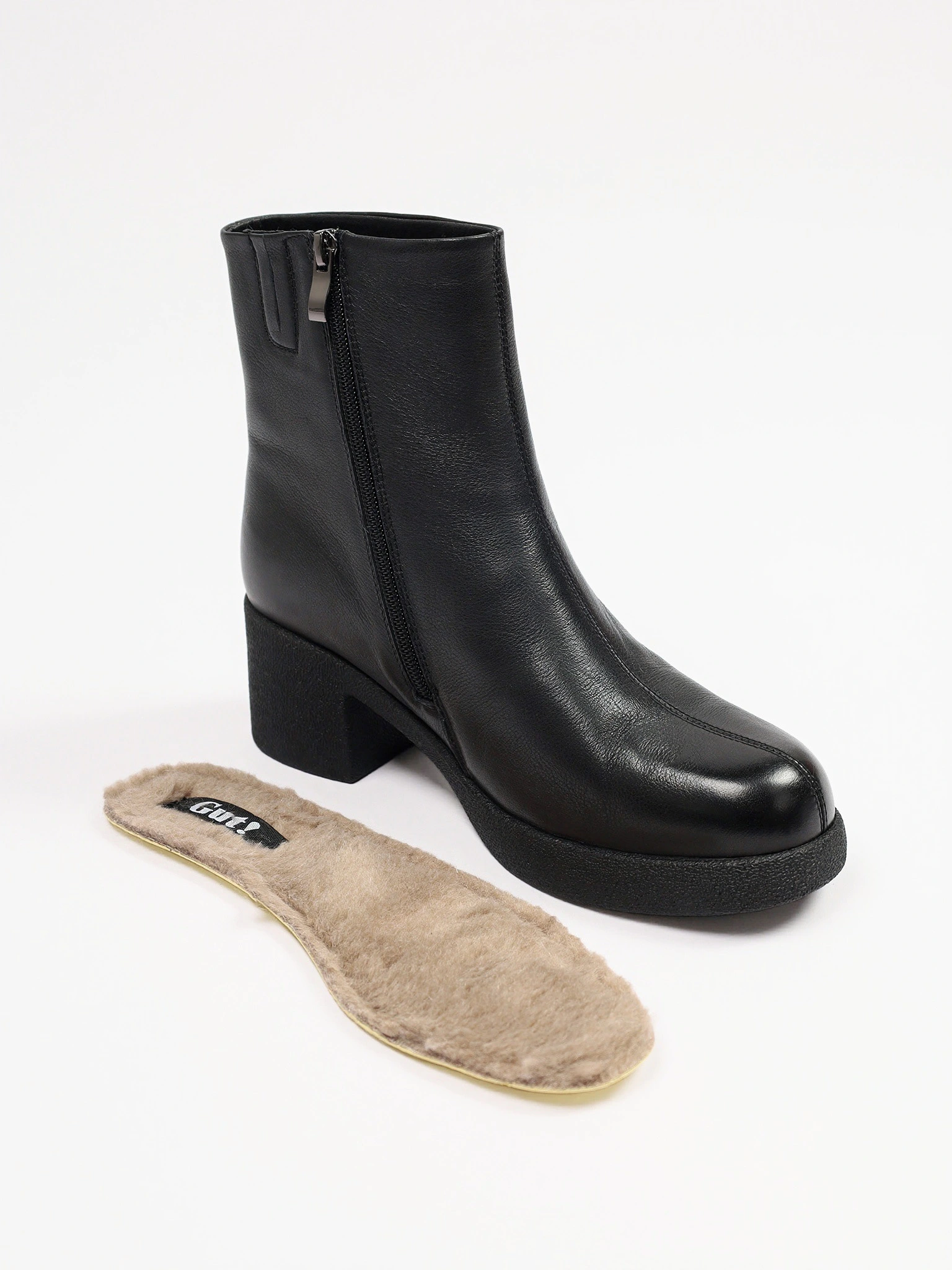 Ботильоны черного цвета на широком высоком каблуке